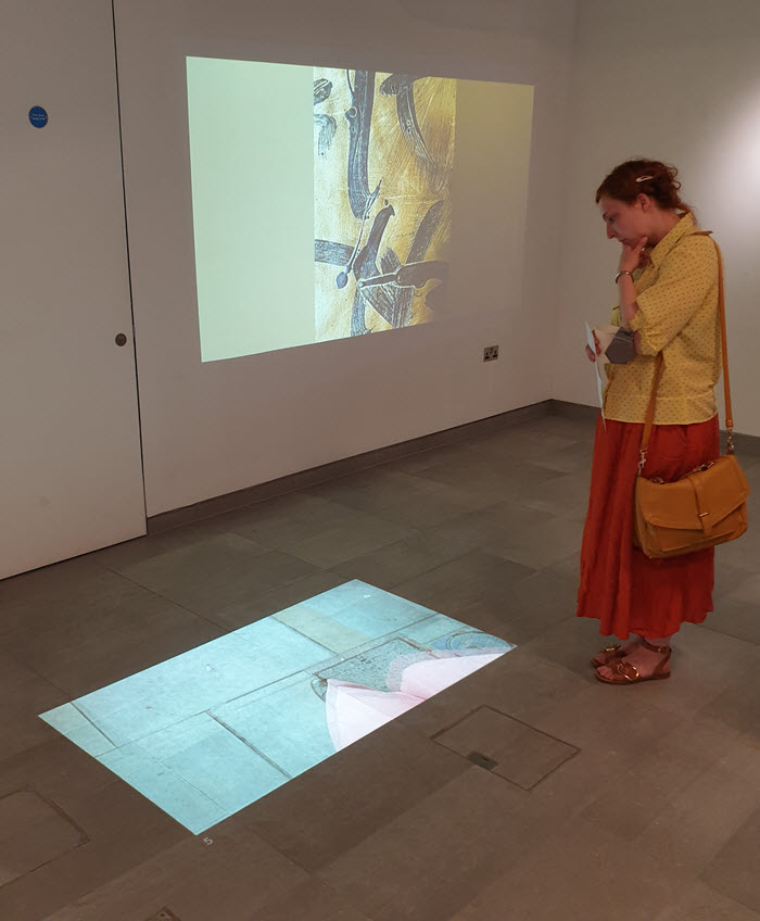 Walk projected on the ground 1